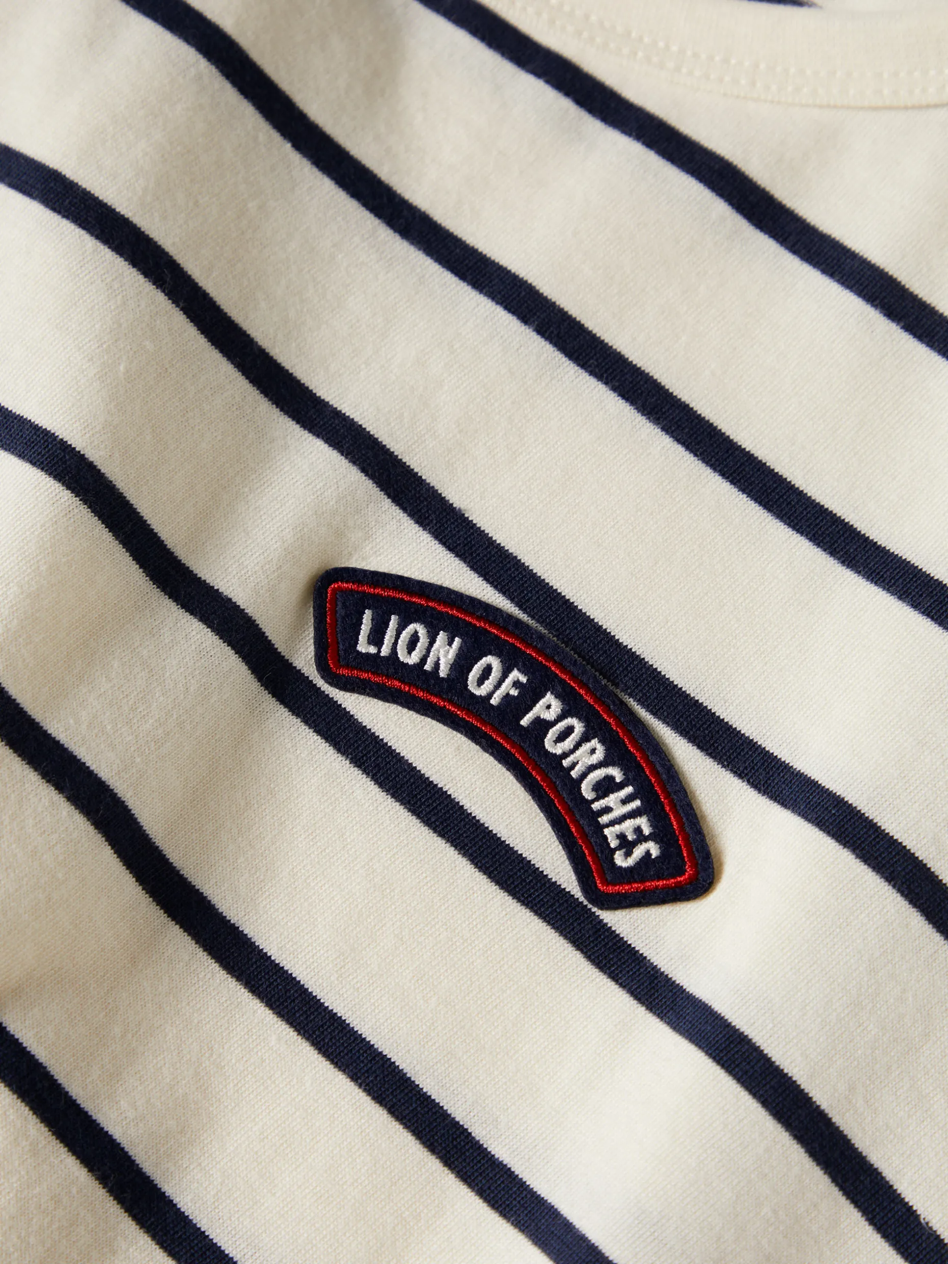 T-shirt cropped às riscas com manga abalonada