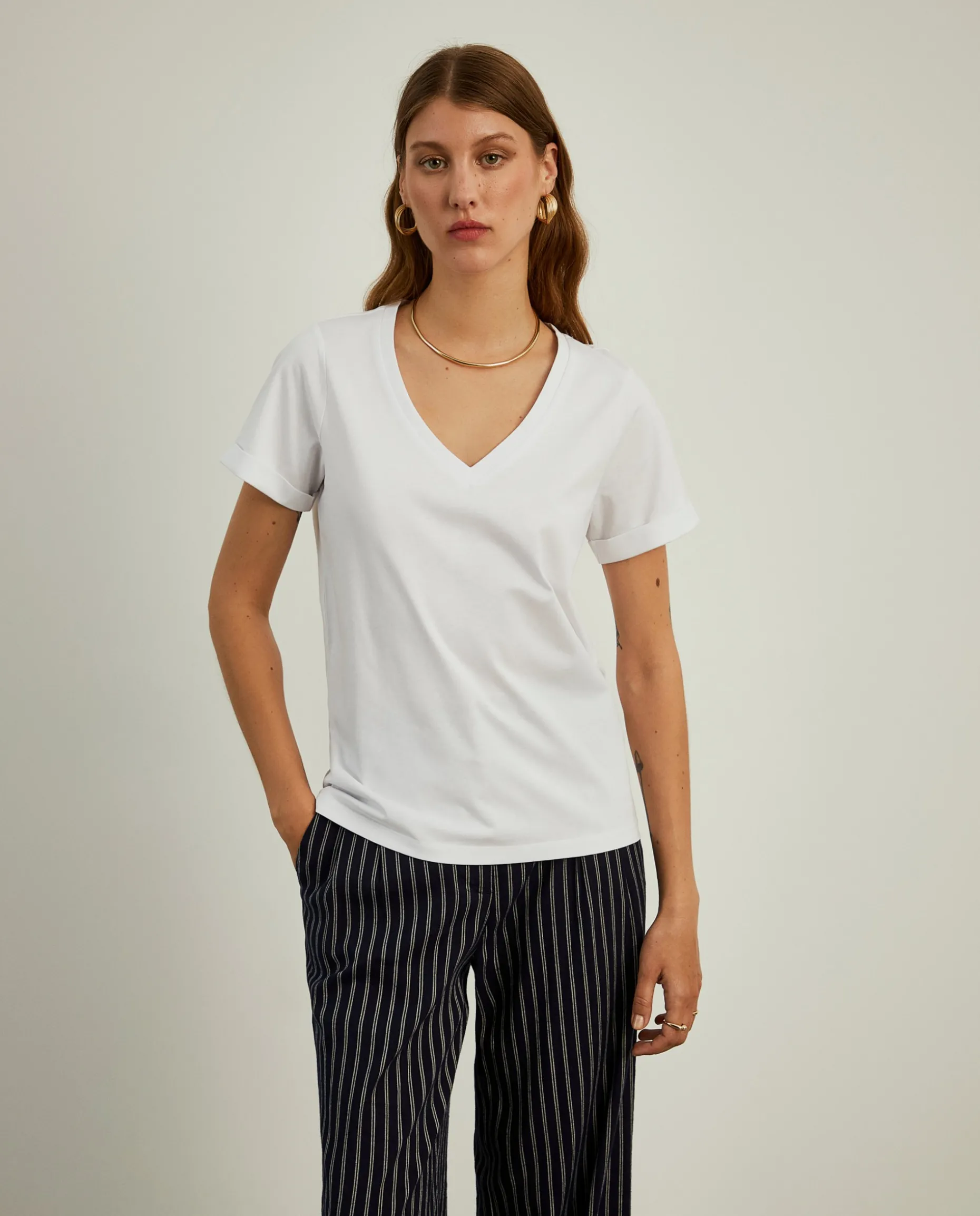 T-shirt de algodão decote em V