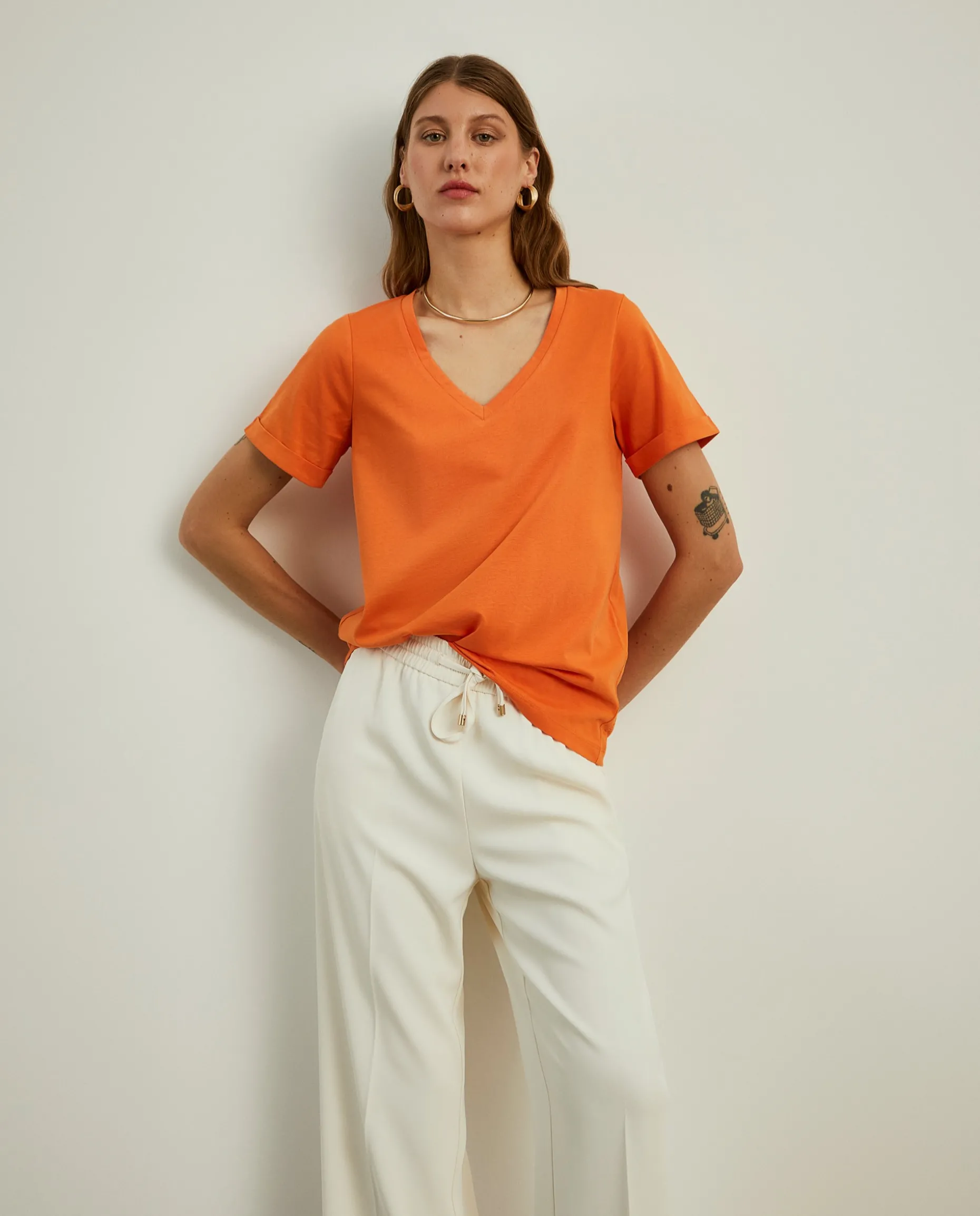 T-shirt de algodão decote em V