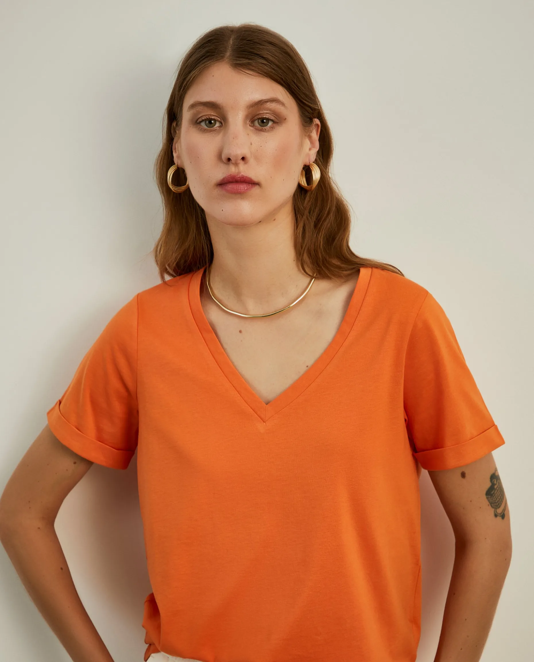 T-shirt de algodão decote em V