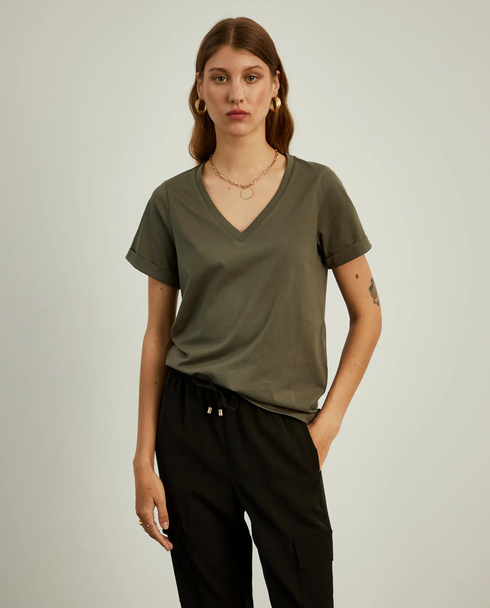 T-shirt de algodão decote em V