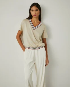 T-shirt decote em V com riscas