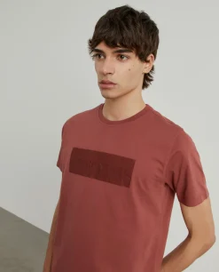 T-shirt manga curta com estampado