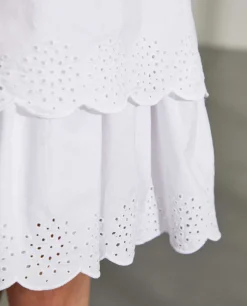 Vestido branco de bordado inglês