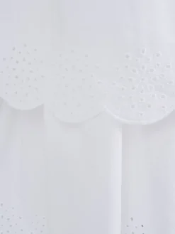 Vestido branco de bordado inglês