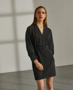 Vestido com decote em V