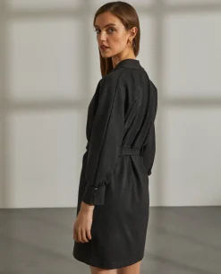 Vestido com decote em V