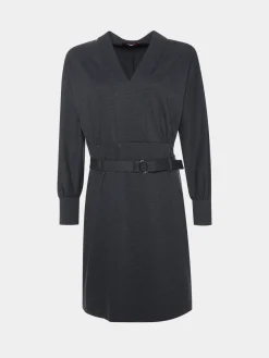 Vestido com decote em V