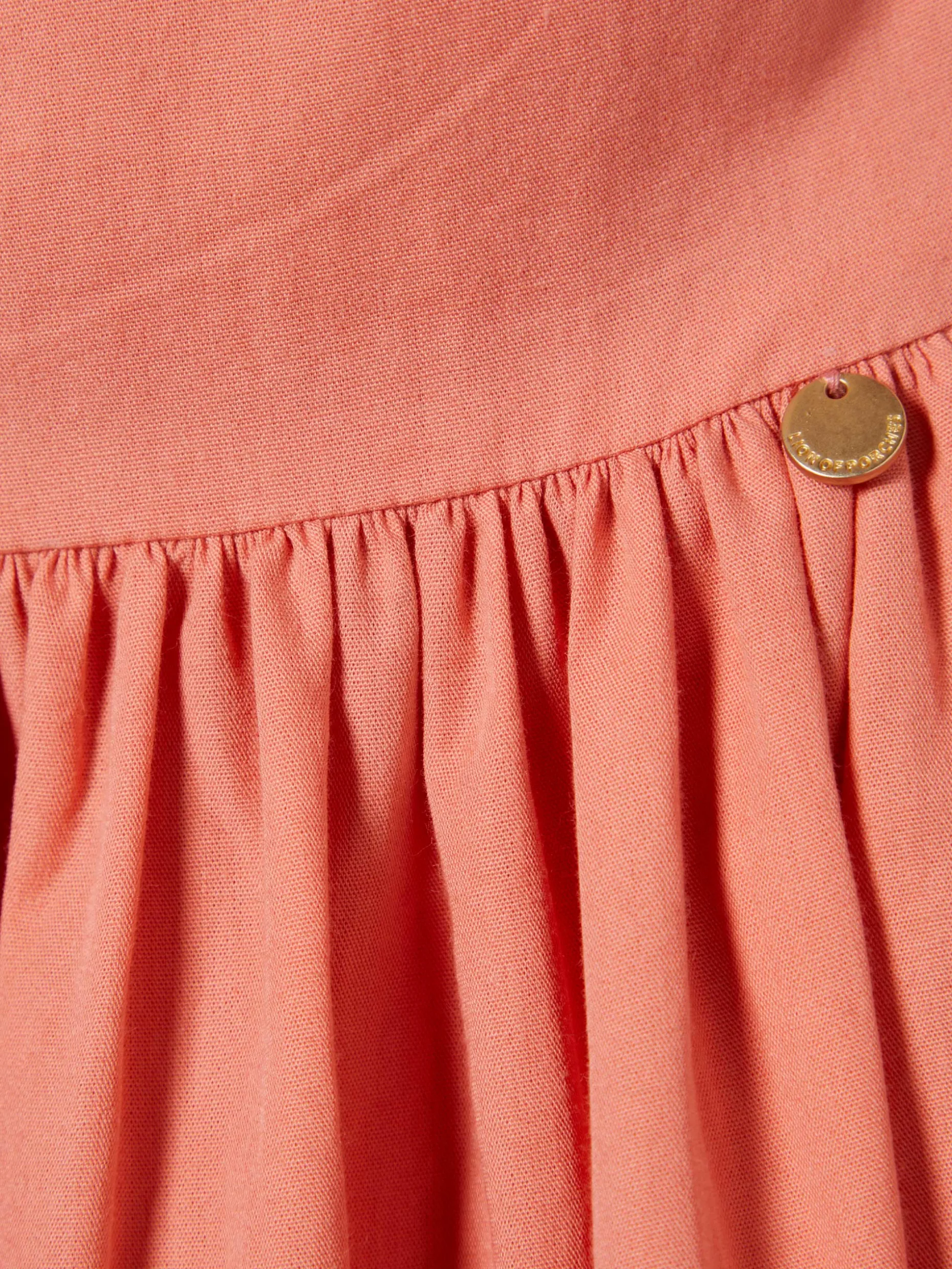 Vestido comprido com folhos e alças ajustáveis