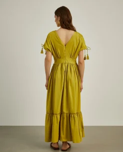 Vestido comprido com folhos e alças ajustáveis