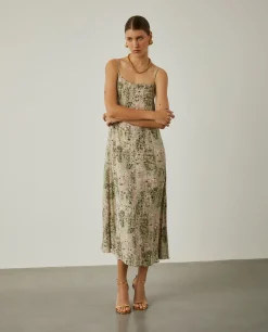 Vestido comprido fluido com padrão abstrato