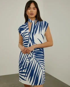 Vestido curto com folhas