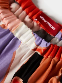 Vestido curto com padrão abstrato