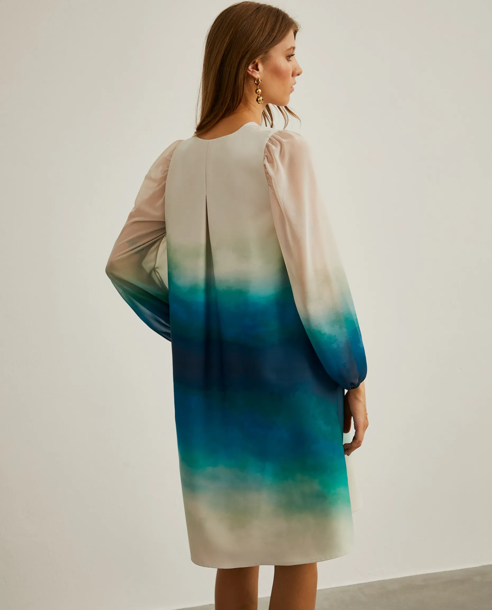 Vestido curto com padrão degradé