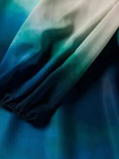 Vestido curto com padrão degradé