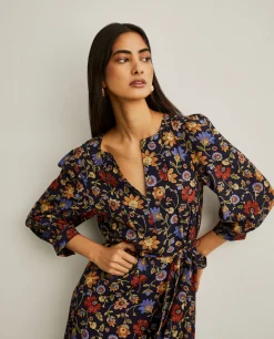 Vestido curto de flores com cinto