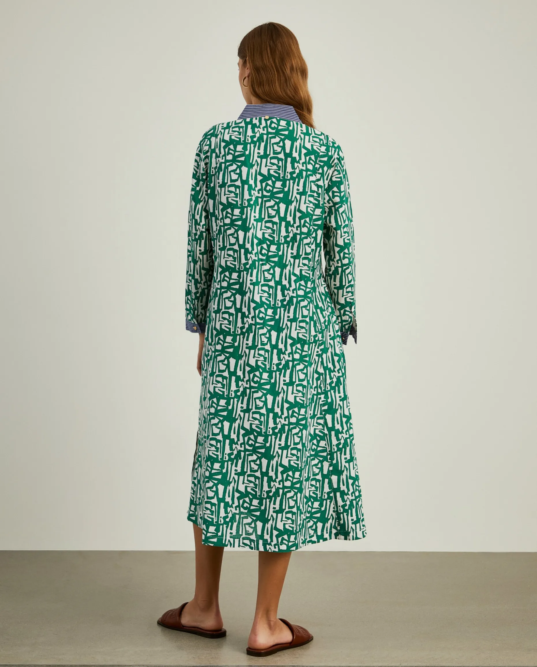 Vestido de linho e algodão com estampado abstrato