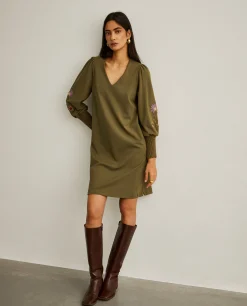 Vestido de malha com bordado