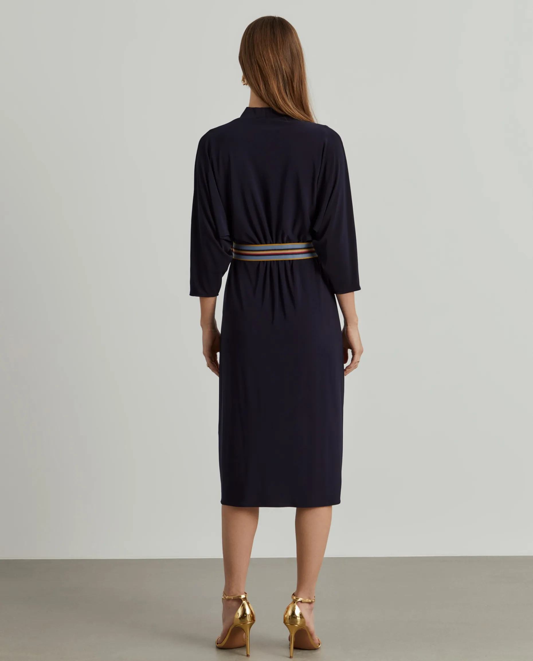 Vestido de malha fluida com cinto