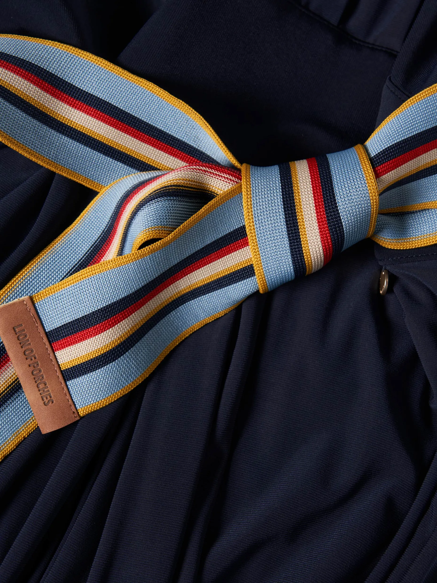 Vestido de malha fluida com cinto