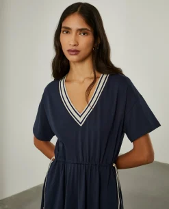 Vestido de manga curta com decote em V