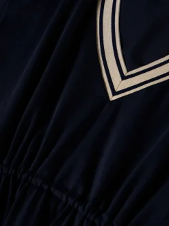 Vestido de manga curta com decote em V