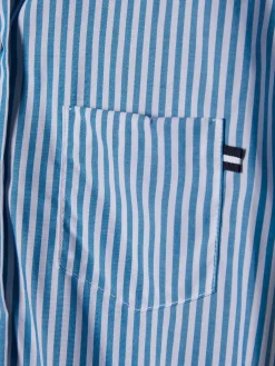 Vestido de manga curta às riscas