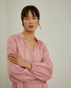 Vestido em linho com manga abalonada