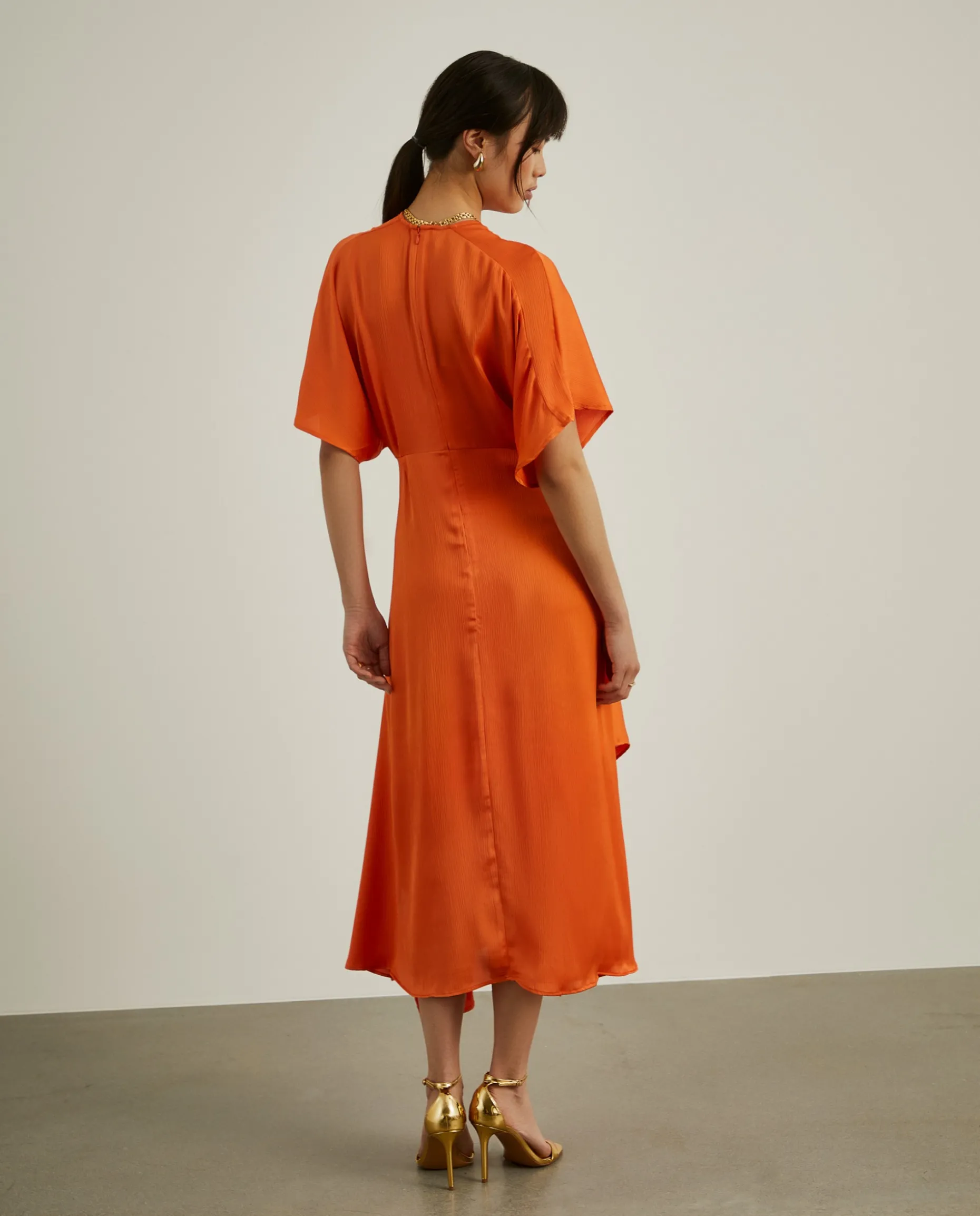 Vestido fluido assimétrico