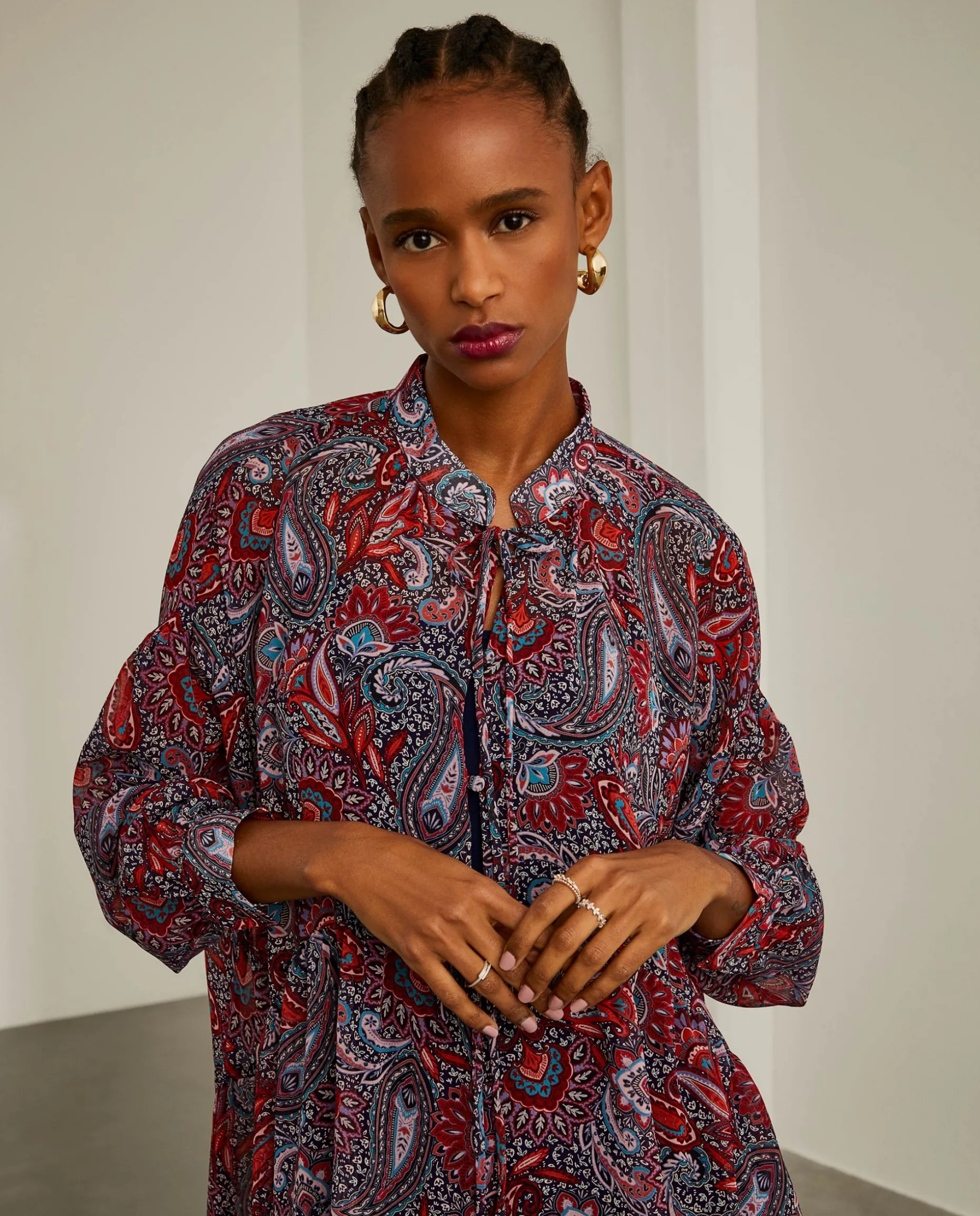 Vestido fluido com padrão cornucópias