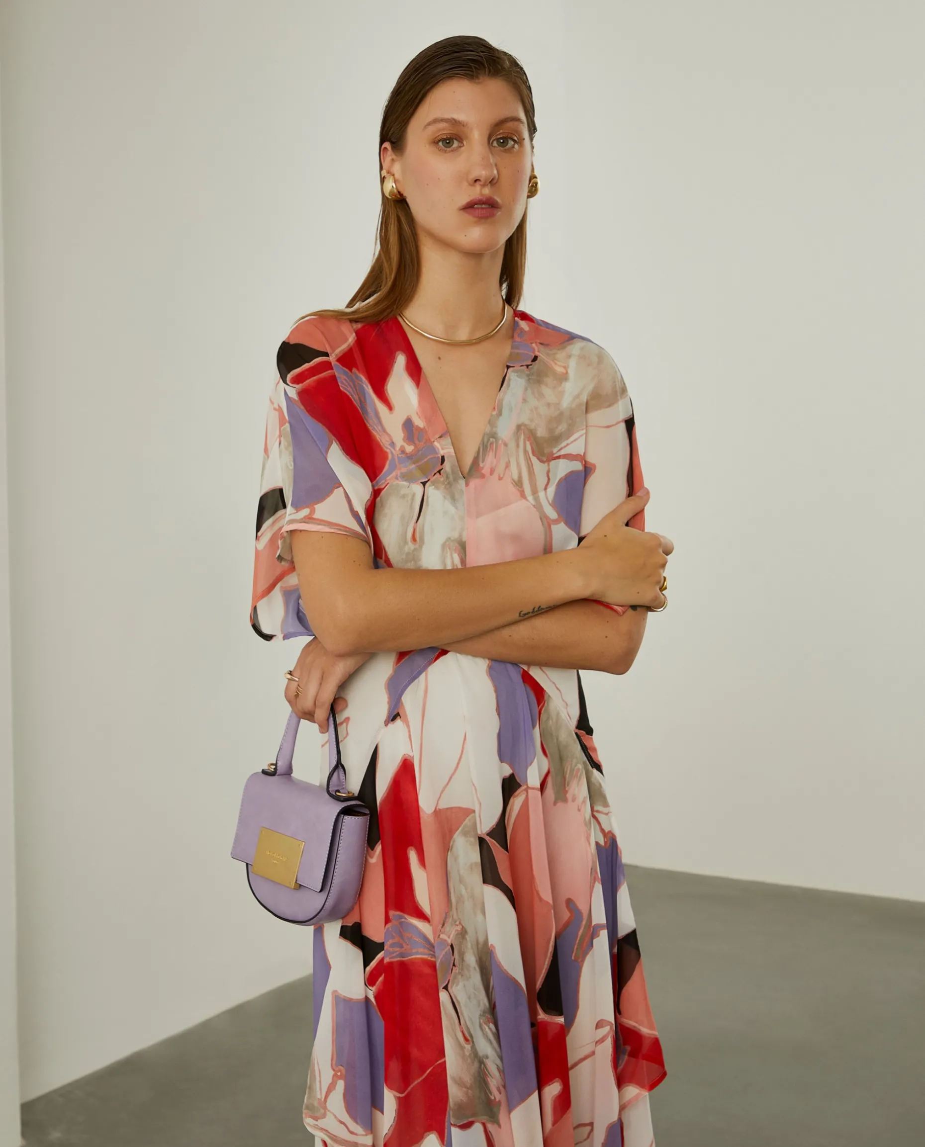 Vestido fluido com padrão abstrato