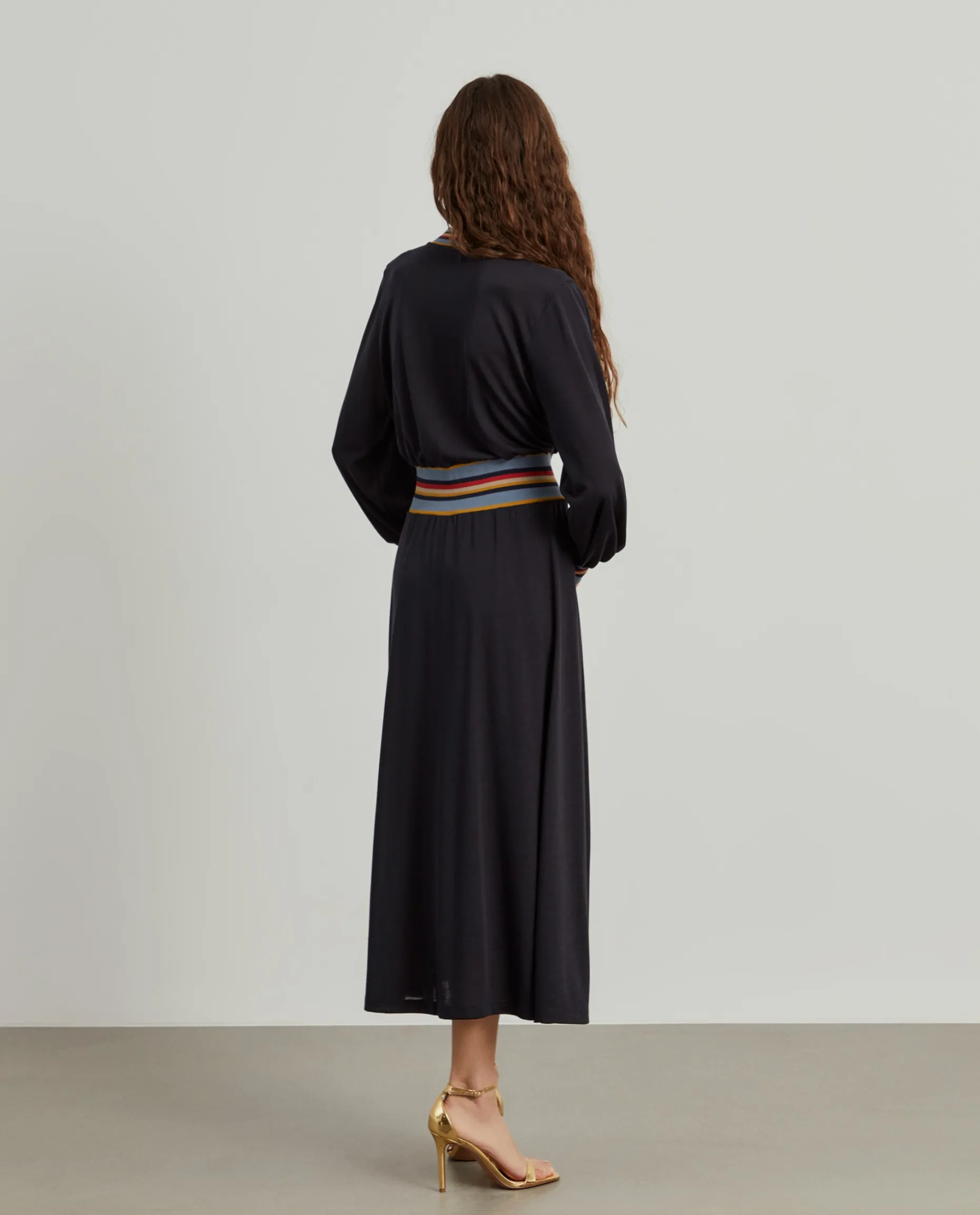 Vestido malha às riscas manga comprida