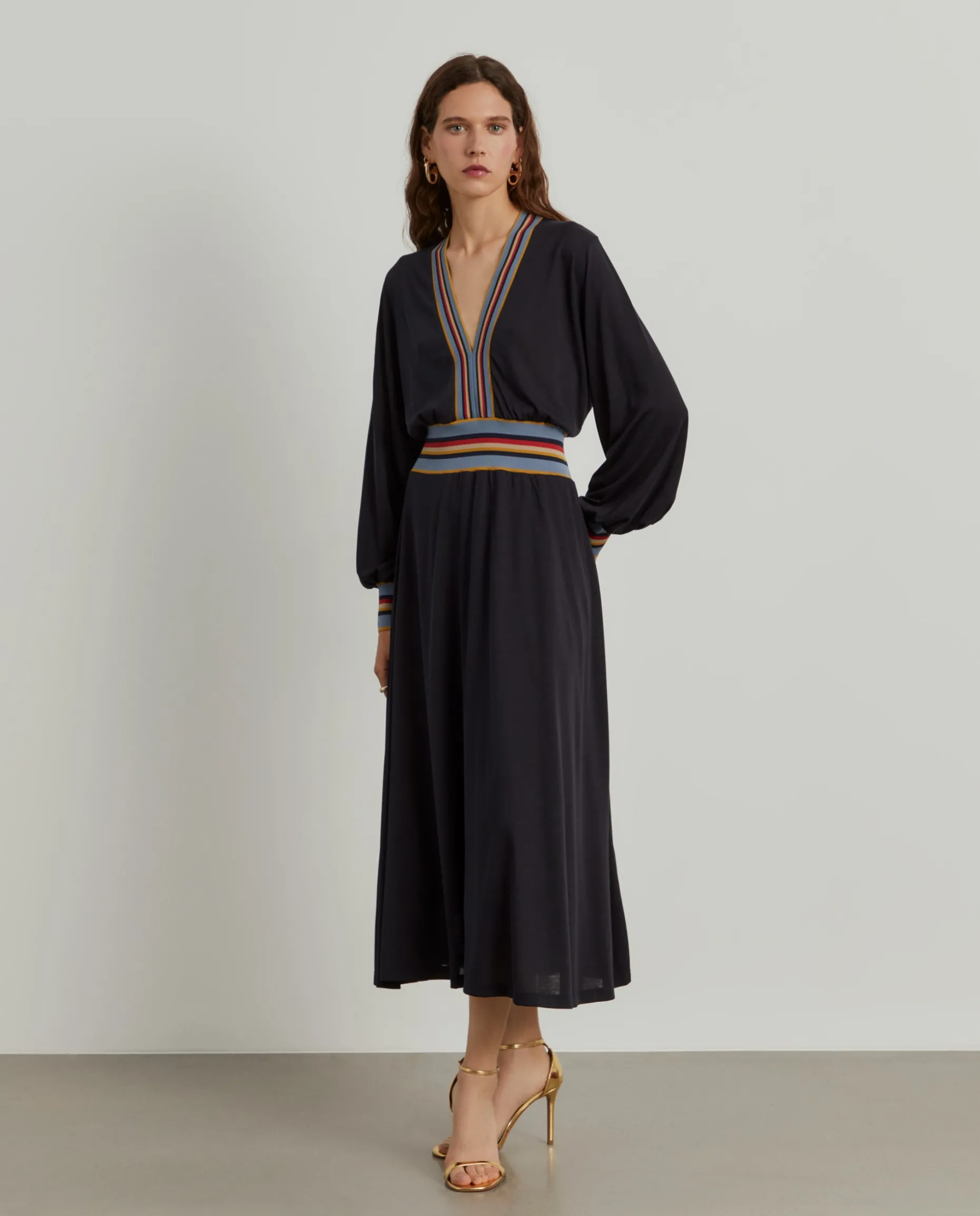 Vestido malha às riscas manga comprida