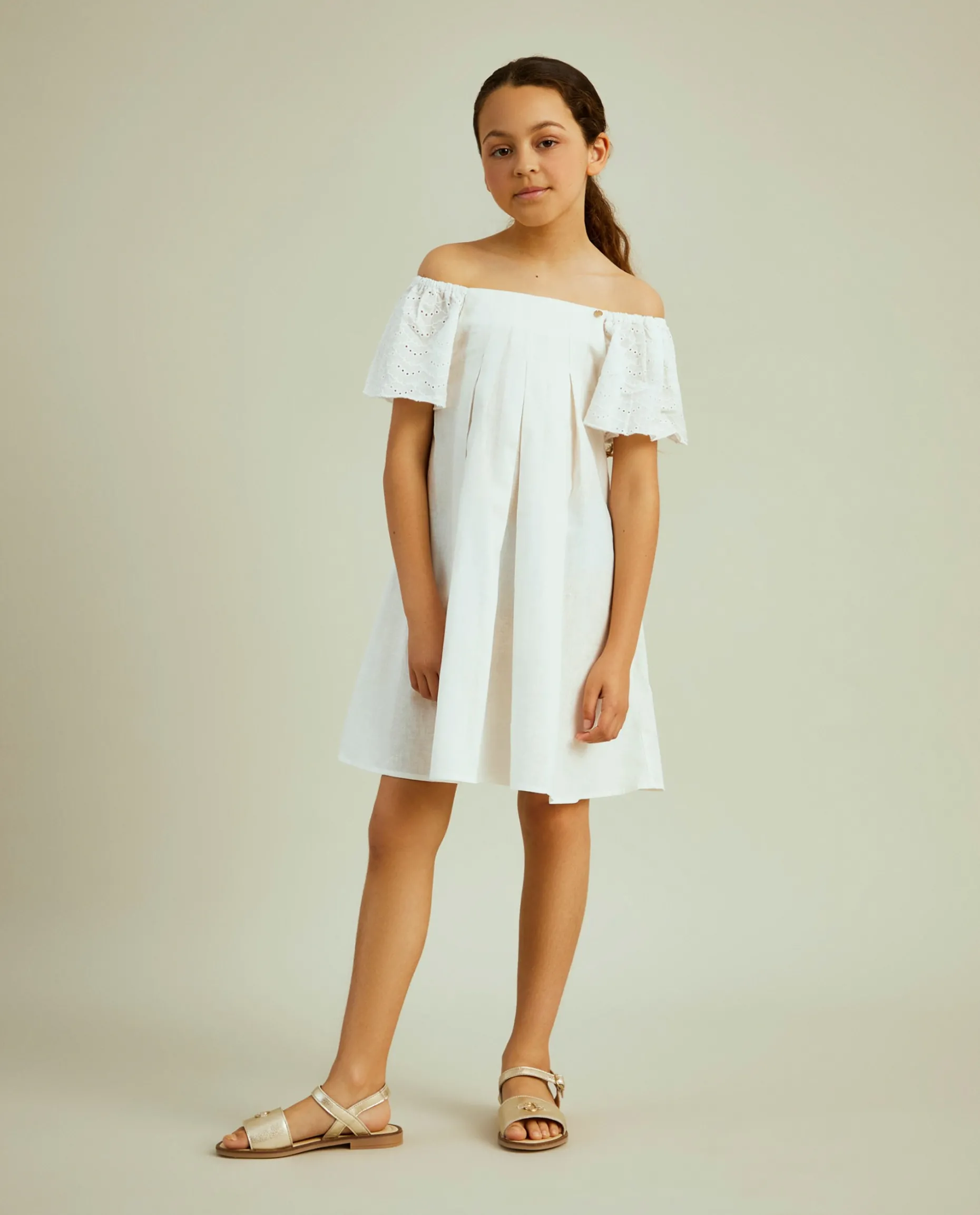 Vestido manga curta com bordado inglês