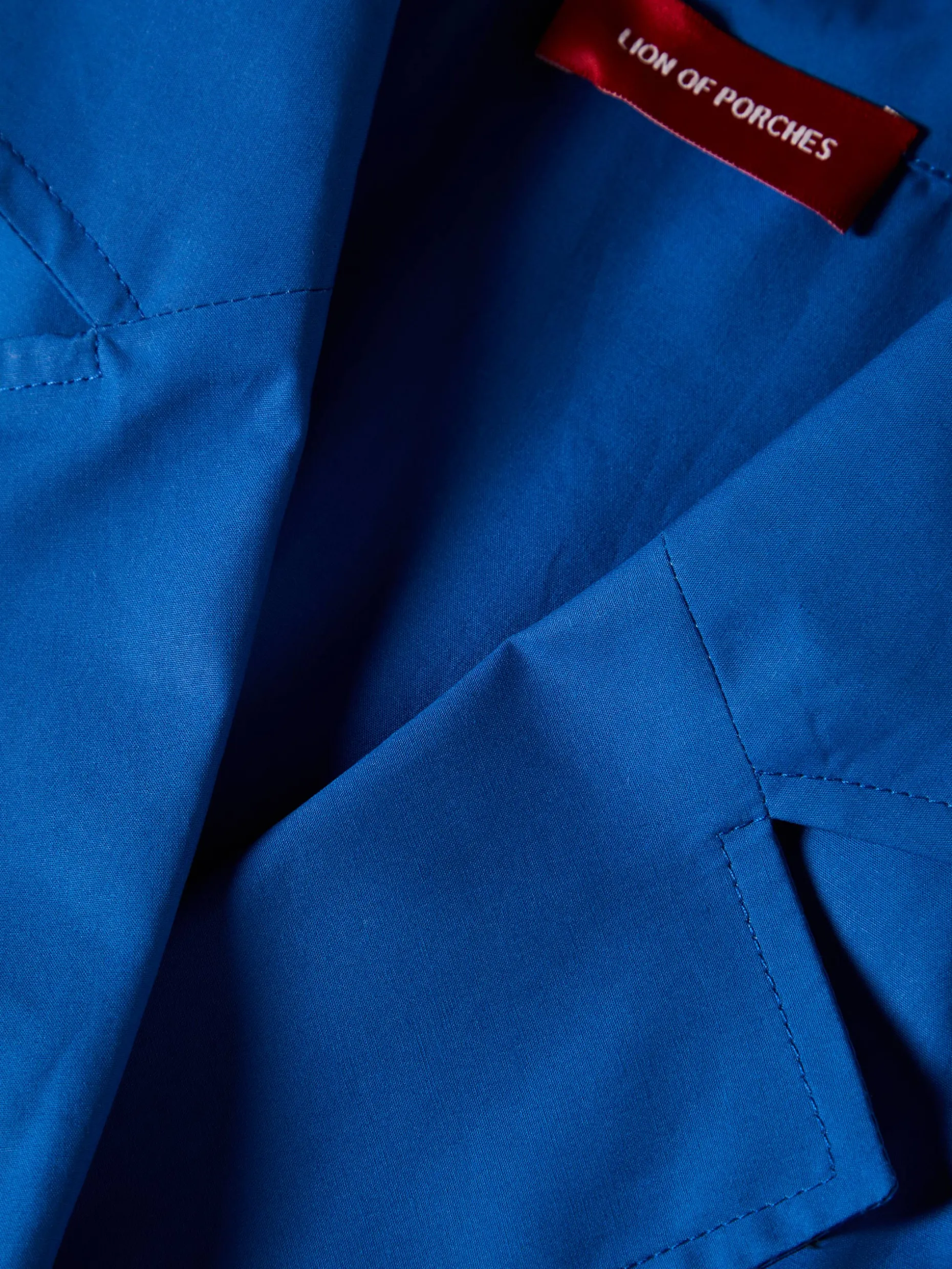 Vestido midi com decote de trespasse